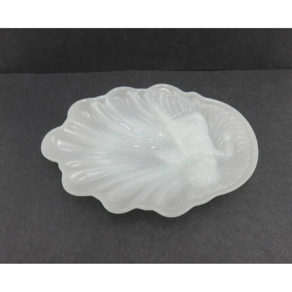 Vintage Avon Milk Glass Cherub In Shell Soap Dish Trinket Tray White