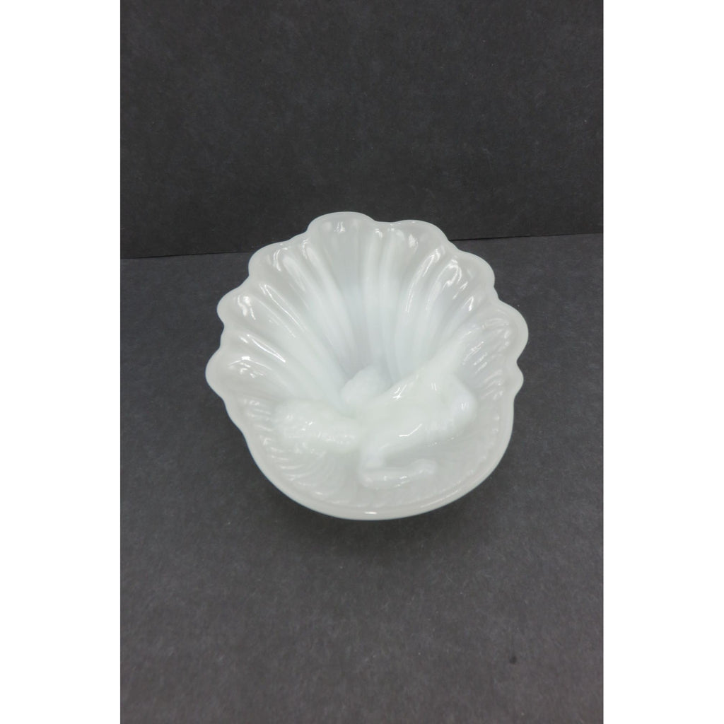 Vintage Avon Milk Glass Cherub In Shell Soap Dish Trinket Tray White