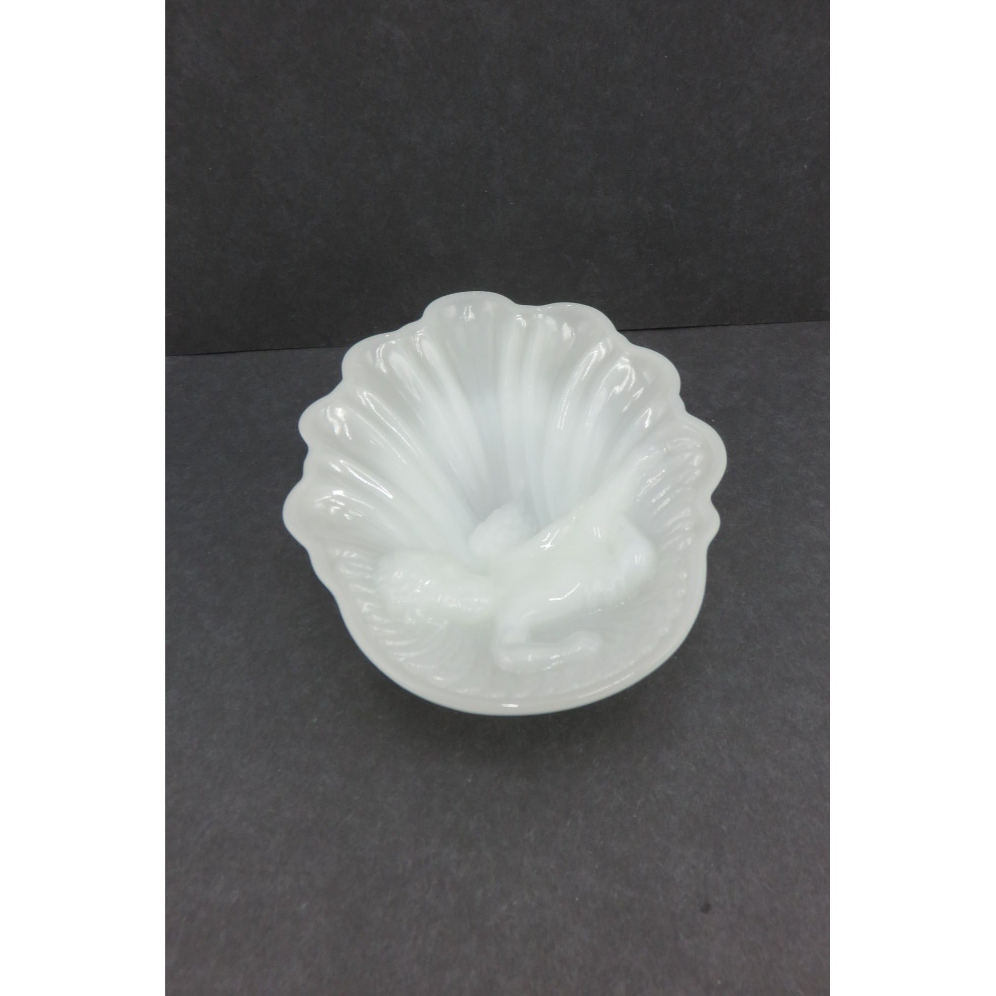 Vintage Avon Milk Glass Cherub In Shell Soap Dish Trinket Tray White