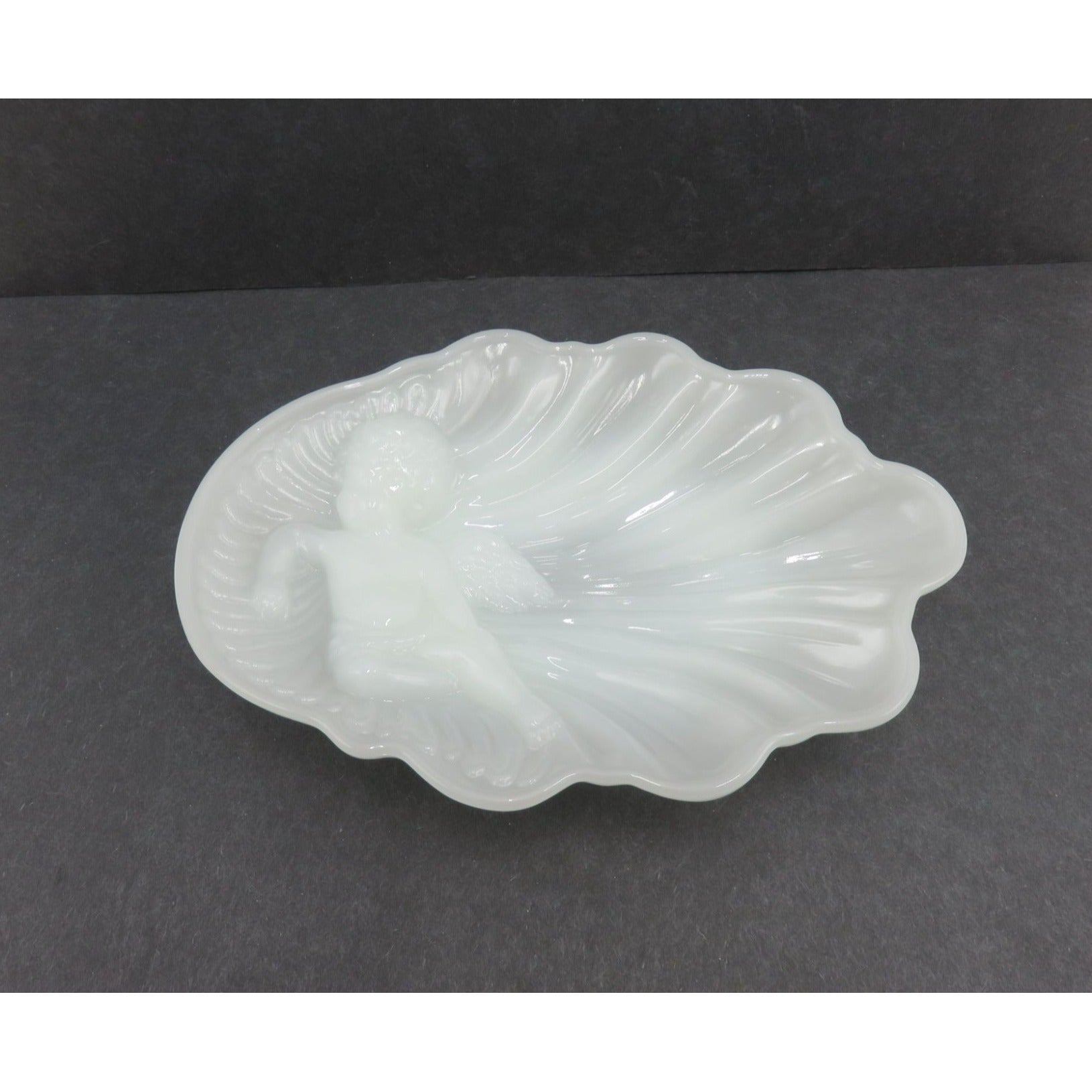 Vintage Avon Milk Glass Cherub In Shell Soap Dish Trinket Tray White