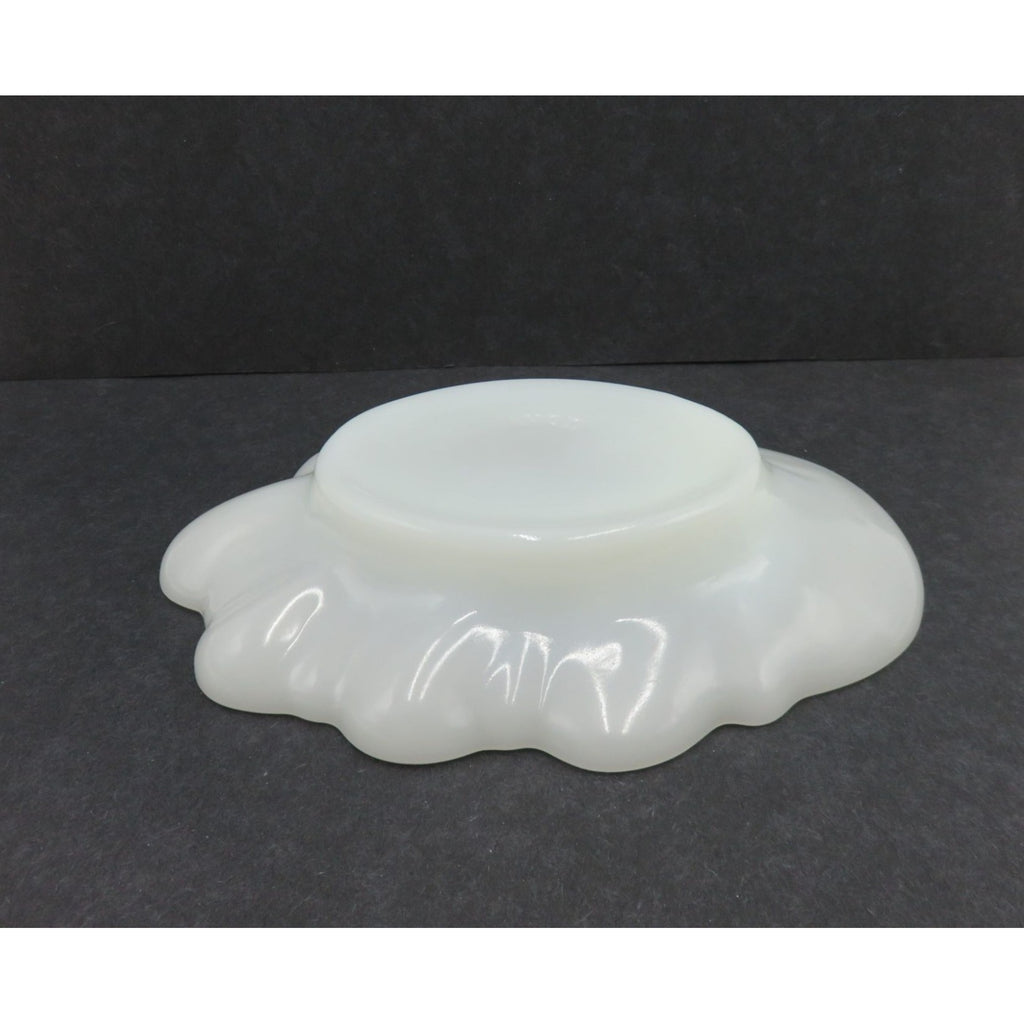 Vintage Avon Milk Glass Cherub In Shell Soap Dish Trinket Tray White
