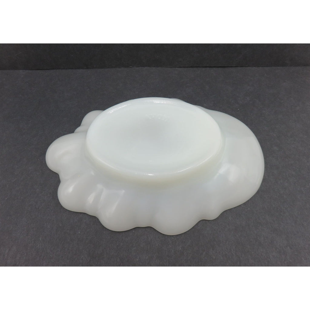 Vintage Avon Milk Glass Cherub In Shell Soap Dish Trinket Tray White