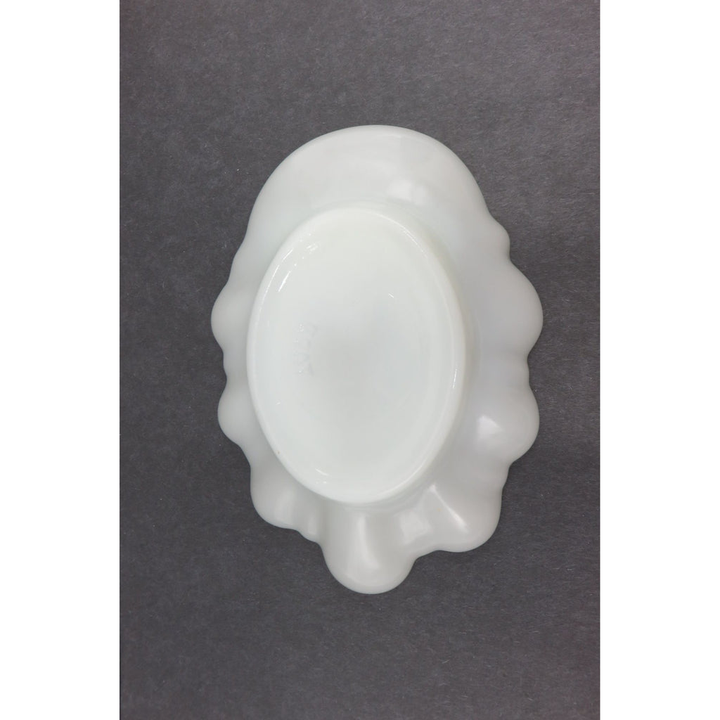 Vintage Avon Milk Glass Cherub In Shell Soap Dish Trinket Tray White