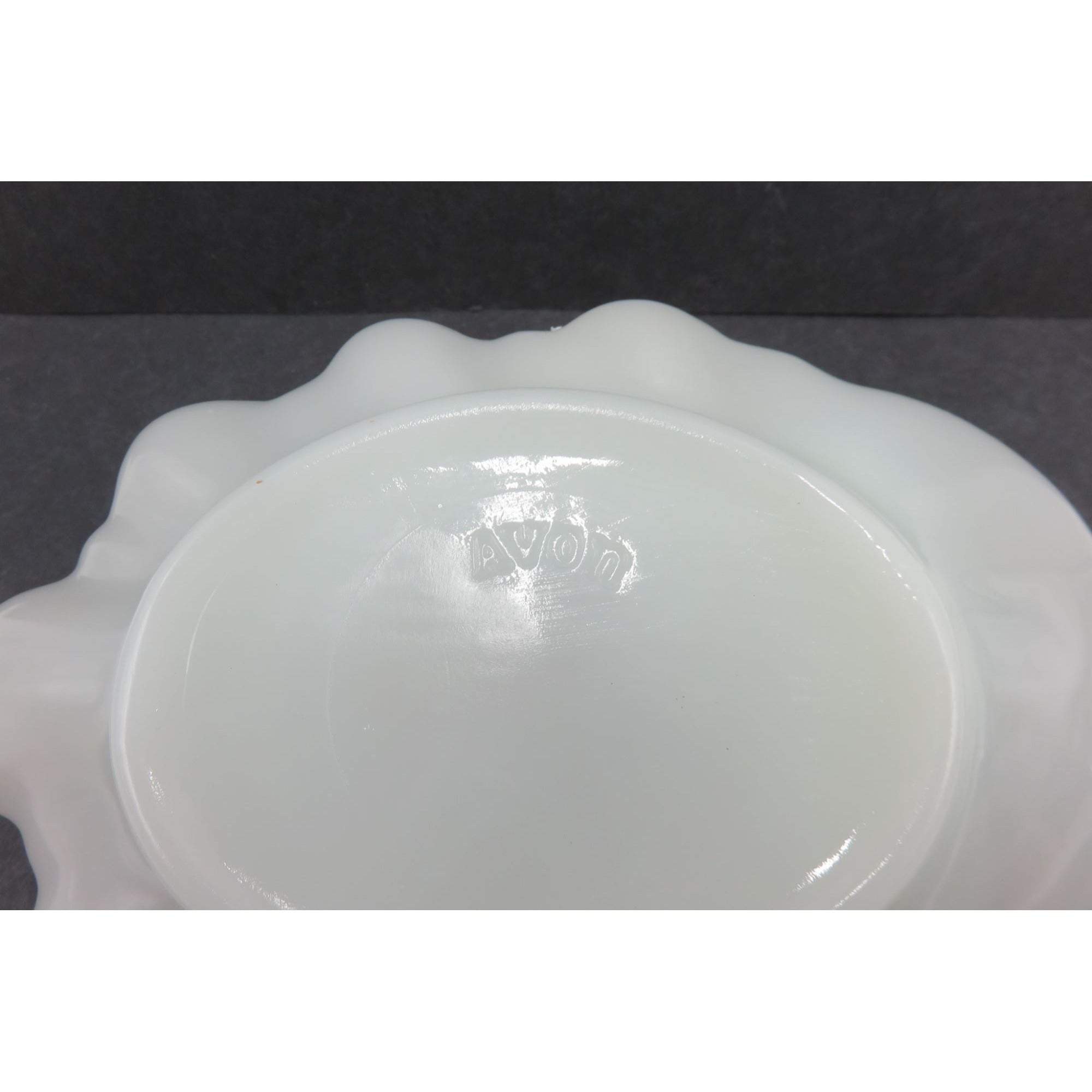 Vintage Avon Milk Glass Cherub In Shell Soap Dish Trinket Tray White